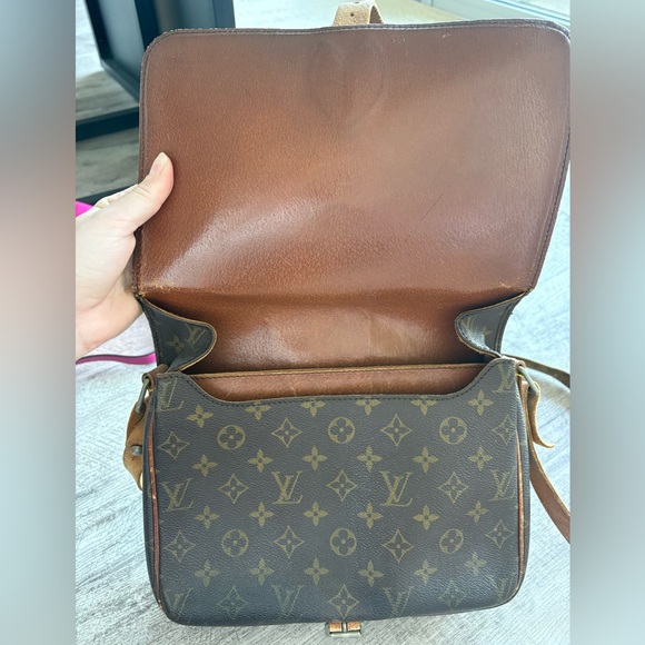 Vintage Louis Vuitton crossbody - Picture 6 of 12